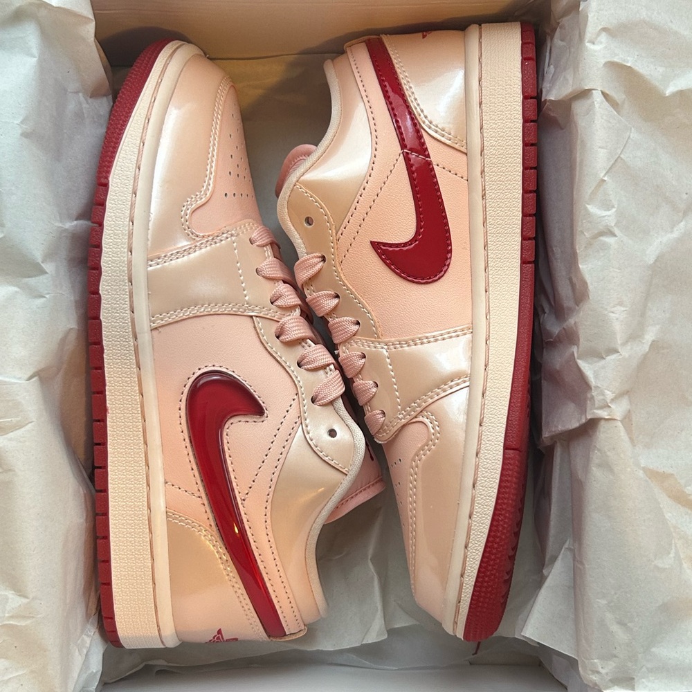 Women's Air Jordan 1 Low SE (Valentine’s Day) - Picture 3 of 5